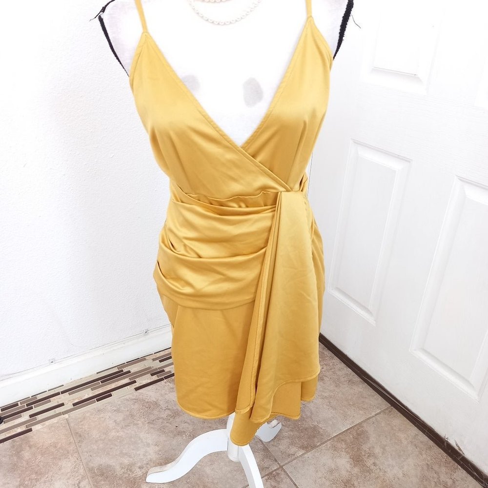 Pretty little Thing yellow dress size 6